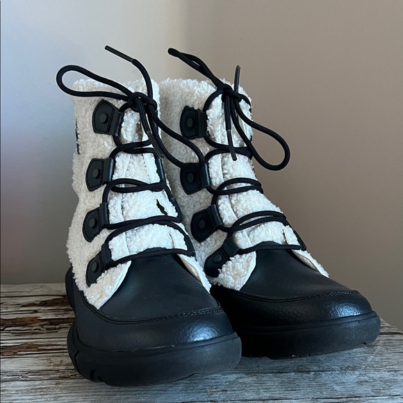 Sorel Black and Cream Women’s EUR 39.5 USA 8.5 Sherpa Boots - Picture 2 of 14